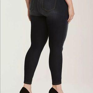 CLASSIC SKINNY JEAN - VINTAGE STRETCH DARK WASH